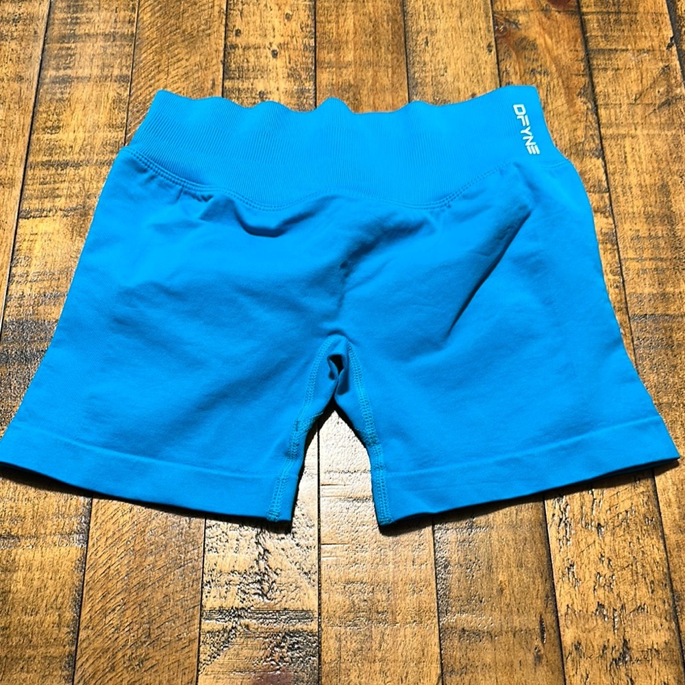 DFYNE Athletic Shorts in color Glacier 4.5